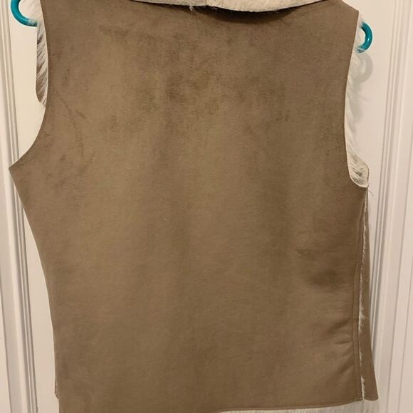 Au Lieu Tan and Cream Faux fur vest small - Picture 3 of 3